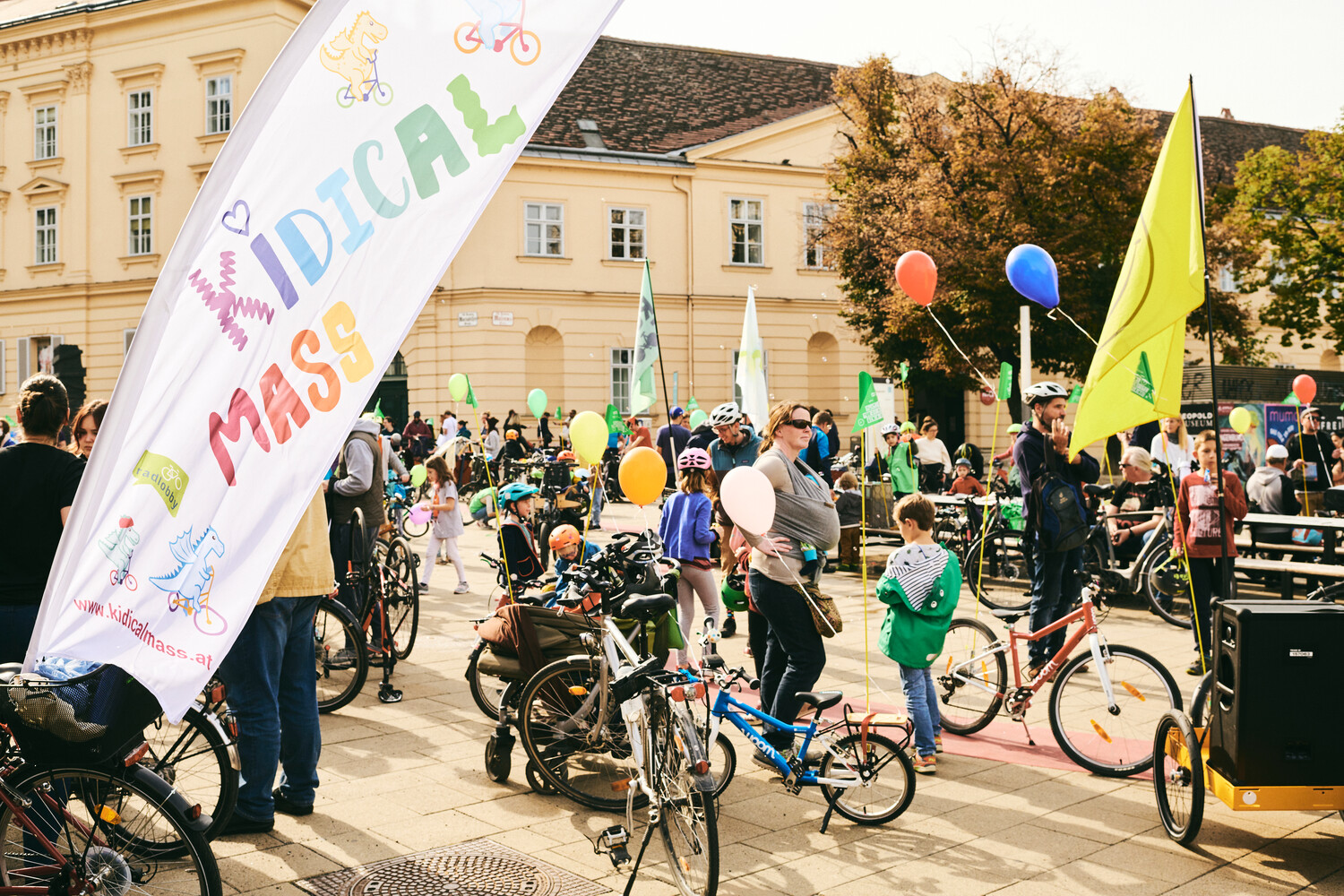 3to2-WoomXKidicalMass2022_256_Mood Kinder